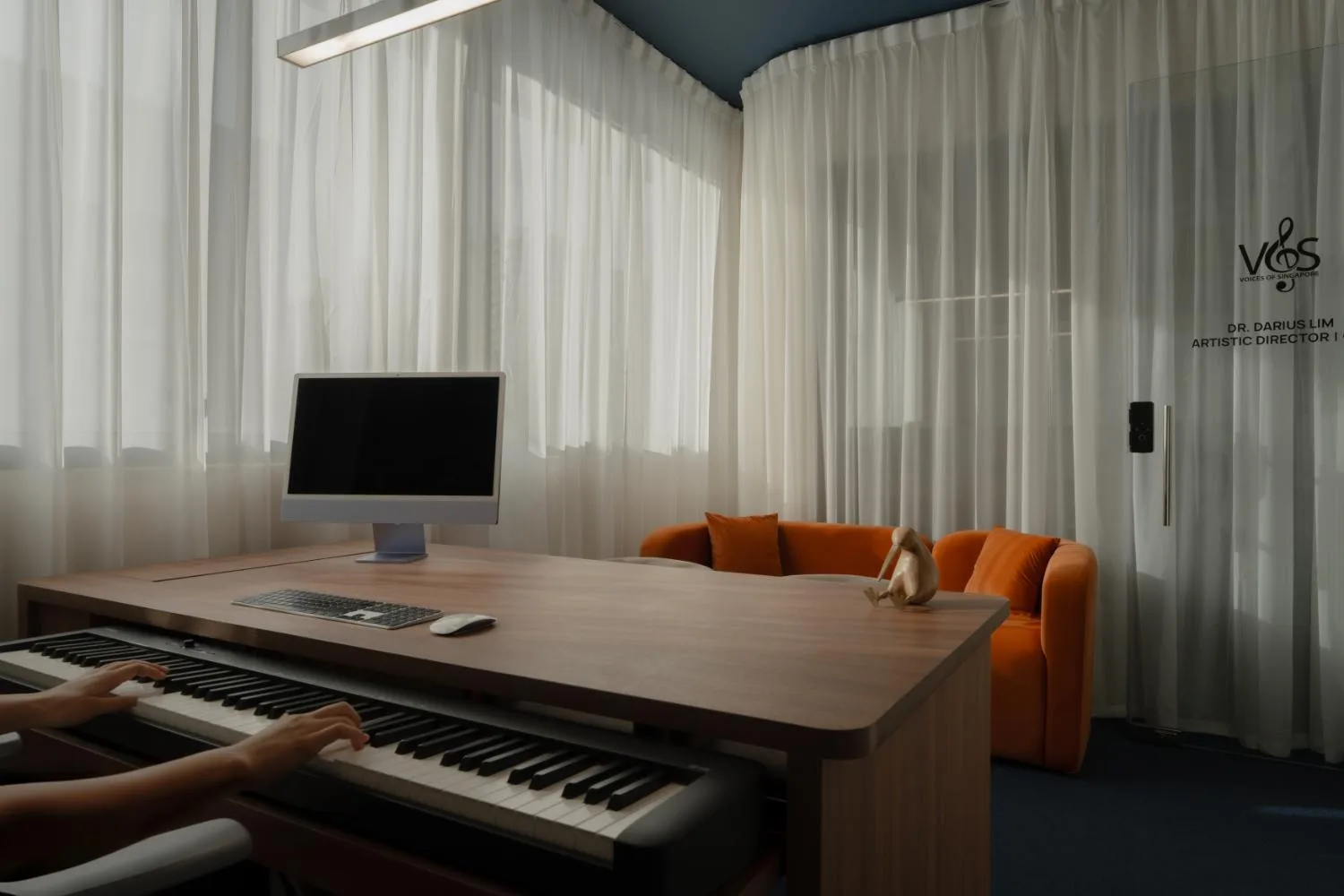 MynMyn Studio Choral Hub &mdash; piano lounge